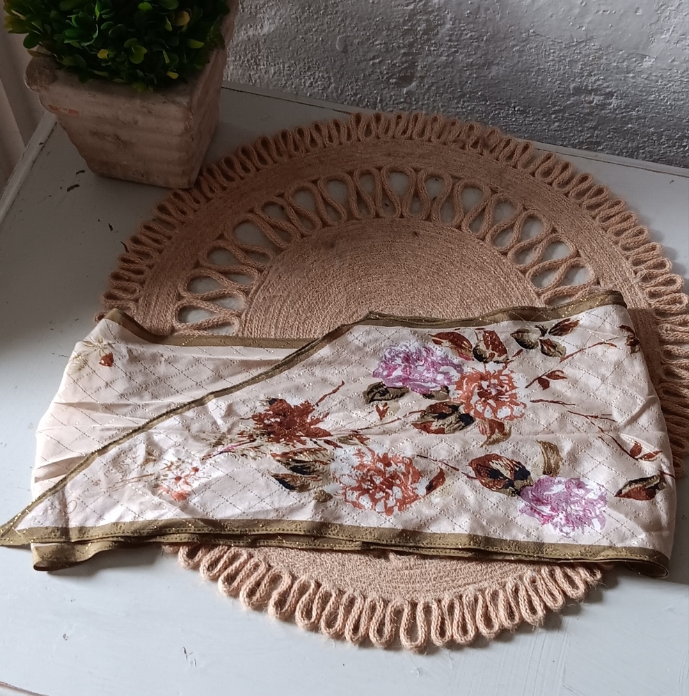 Vintage Oscar de la renta ‼️ Oblong floral Scarf⚘️